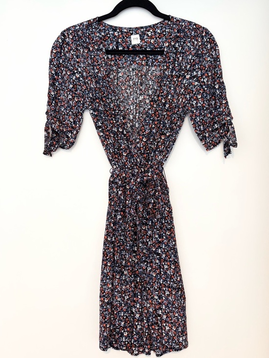 GAP Dresses & Skirts - GAP Floral Midi Dress Small Tie Waist Short Sleeve Navy Red Boho